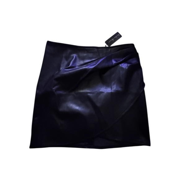 Women’s Size L NWT “Hunter & Brown” Black Asymmetrical Wrap Mini Skirt - Picture 5 of 10